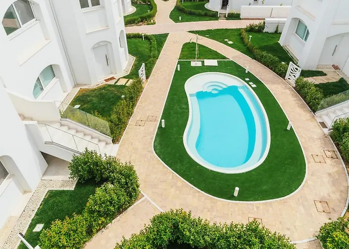 Azuleyos Garden Apartment