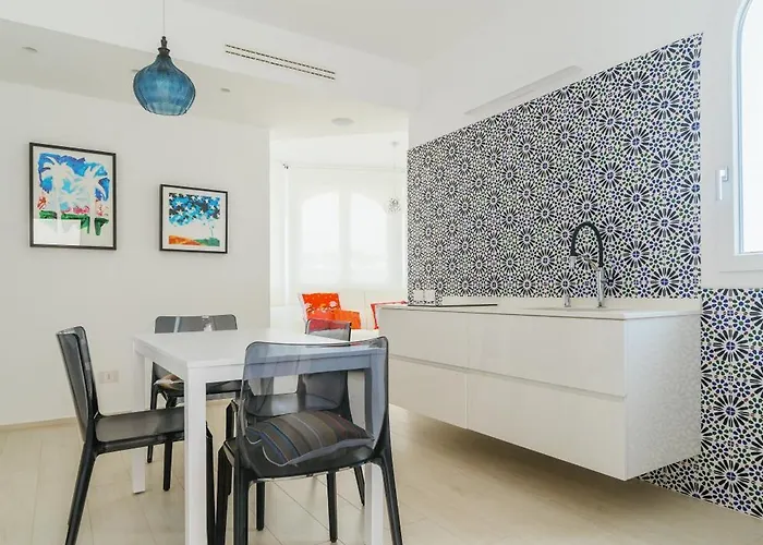 Azuleyos Garden Apartment